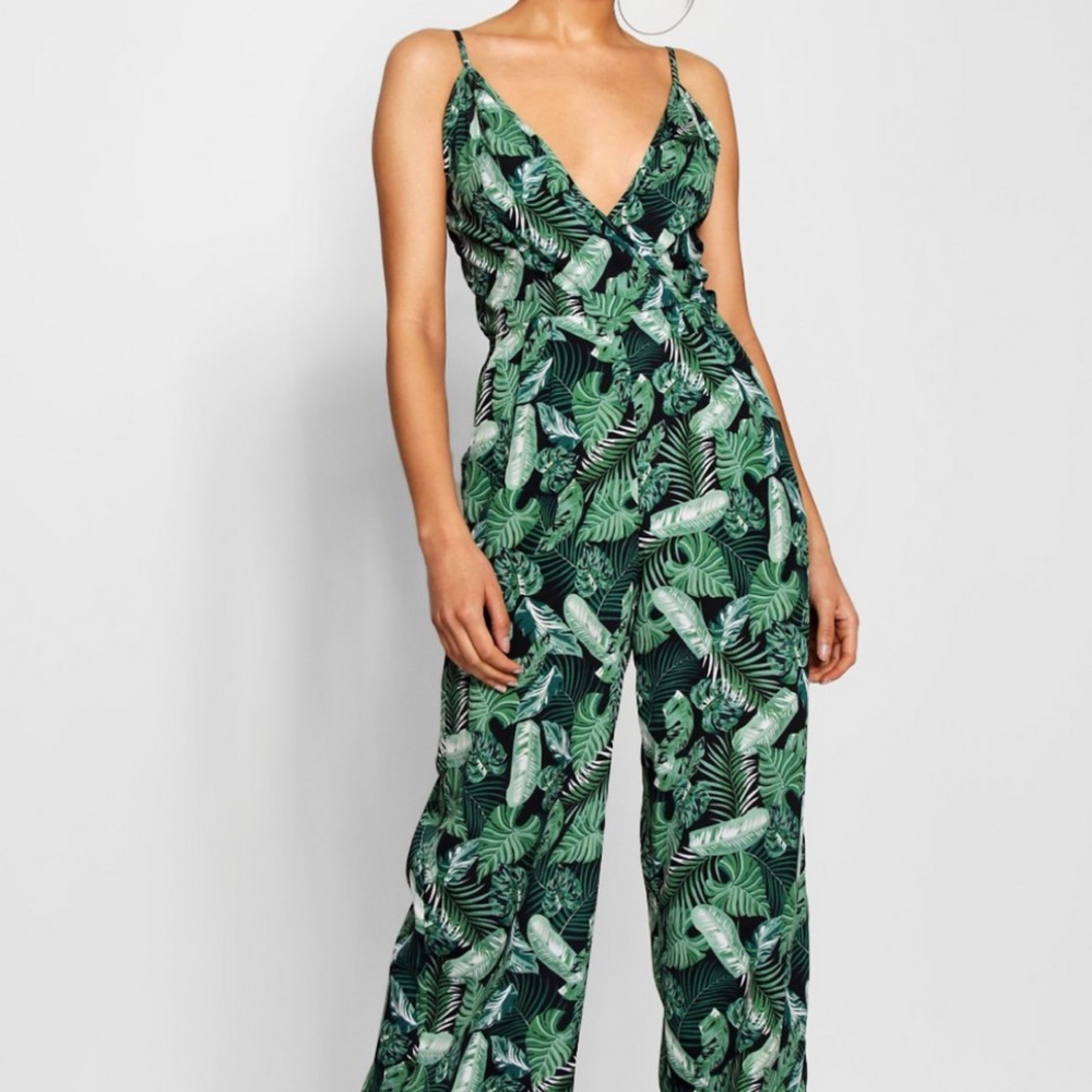 BOOHOO Petite Palm Print Jumpsuit